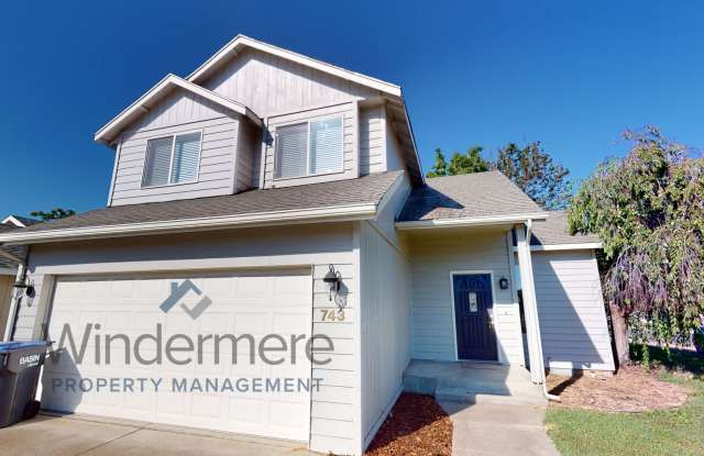 743 Roosevelt *Fenced backyard, covered patio* photos photos