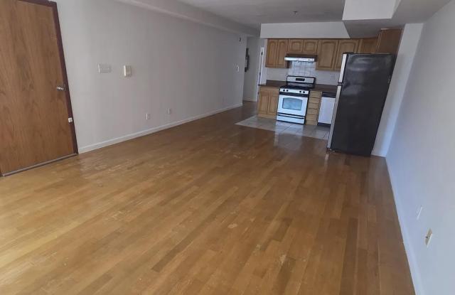455-00 N 12TH Street Gallery 2