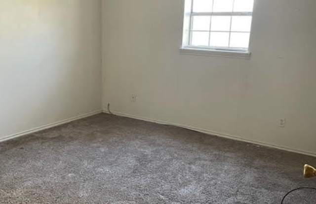 2 Bedroom 1 Bath Duplex Gallery 3