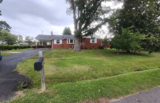 Spacious 3 Bedroom 2 Bath Rancher with Fenced Rear Yard and Carport! Gallery 1