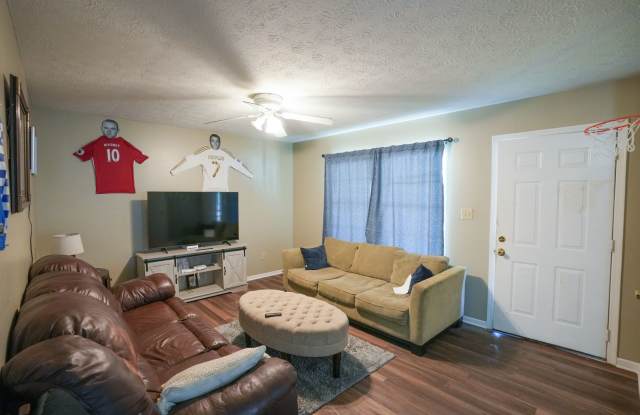 Preleasing 718 Golfview Drive! Gallery 1