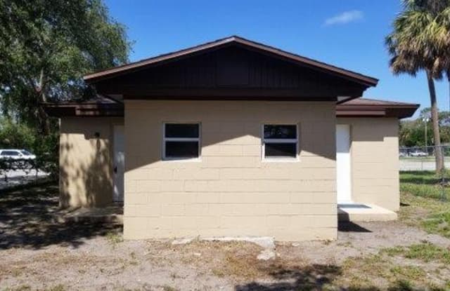 806 N 25th Street - 806 North 25th Street, Fort Pierce, FL 34947