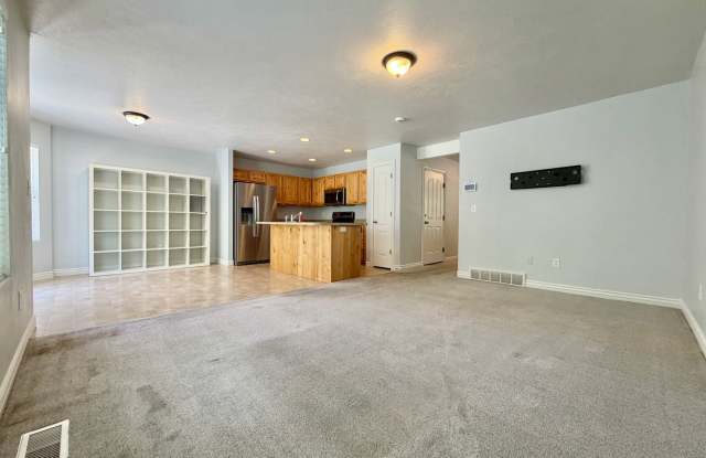 Murray Townhome with 3 Bedrooms, 3 Full Baths, Finished Basement & Private Backyard! photos photos