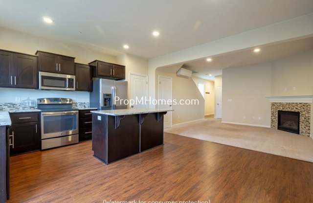 Beautiful Three Bedroom Townhome In Happy Valley - End Unit! photos photos