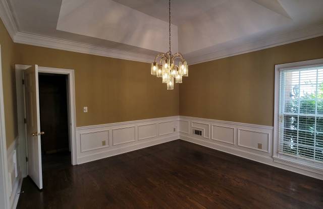 Four-Sided Brick Ranch in Johns Creek! Gallery 4