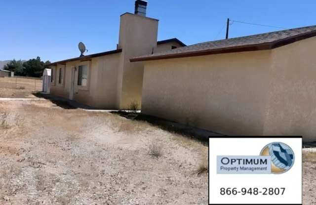 Charming 3-Bedroom, 2-Bath Back House with Private Drive & Garage – Apple Valley, CA Gallery 3