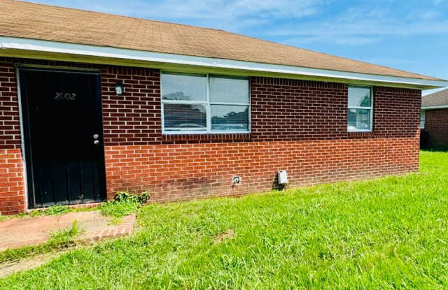 COMING SOON.... Cute 2 Bedroom 1 Bathroom Duplex located in the Indian River area of Chesapeake VA! - 2002 Timber Lane, Chesapeake, VA 23324