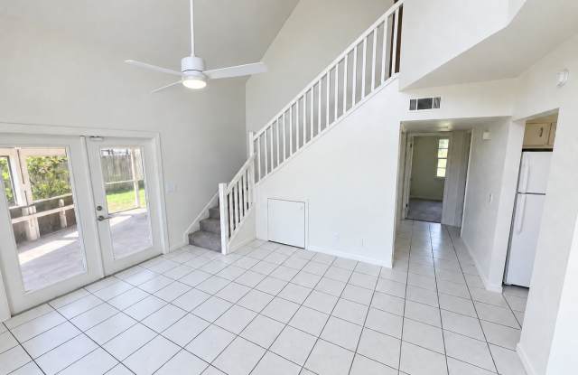 4290 NE 2nd Ct Gallery 4