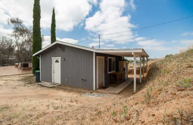 Beautiful Detached 1 Bedroom Home in Lakeside! photos photos Beautiful Detached 1 Bedroom Home in Lakeside! photos photos
