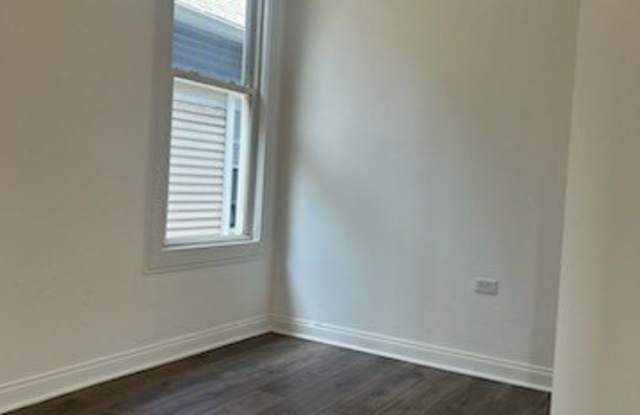 4040 W Carroll Avenue Gallery 4