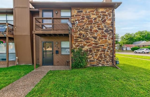 430 S Shawnee Avenue - 430 South Shawnee Avenue, Bartlesville, OK 74003