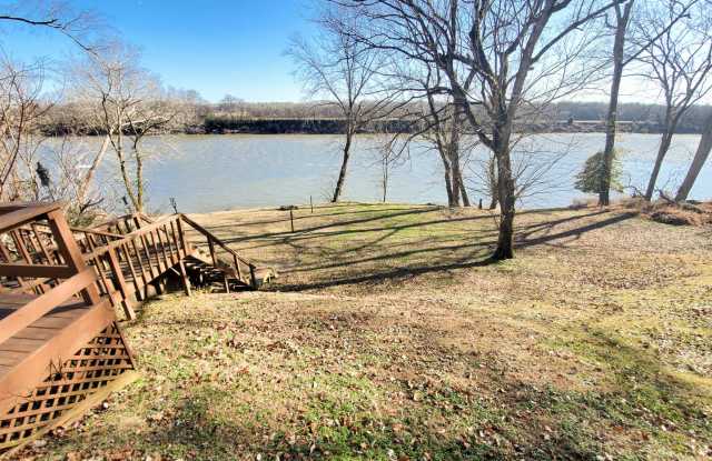Two Bedroom with River Views! - 921 Kingsbury Drive, Clarksville, TN 37040