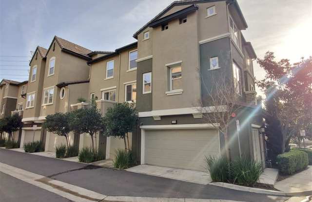 1371 Cattail Ct Gallery 2