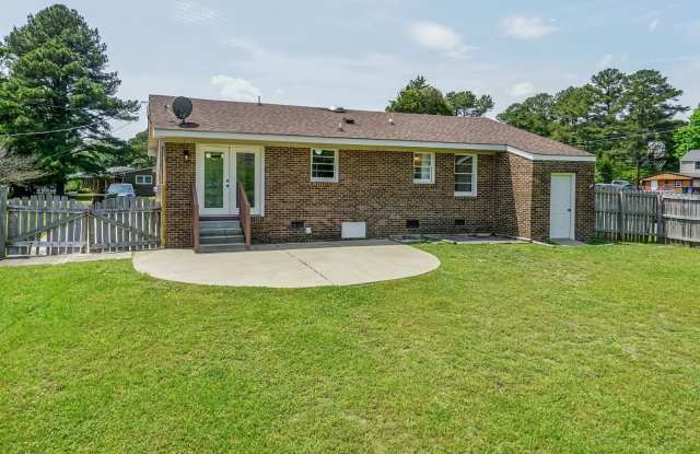 Large fenced yard!! - 611 Benson Drive, Tarboro, NC 27886 Large fenced yard!! - 611 Benson Drive, Tarboro, NC 27886