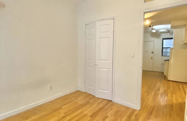 413 East 70th Street Gallery 3