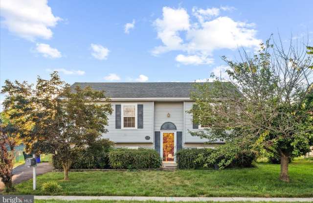 841 BRIAR Court Gallery 1