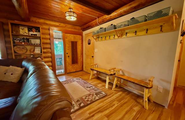 1050 Gold Mine Trail Gallery 4