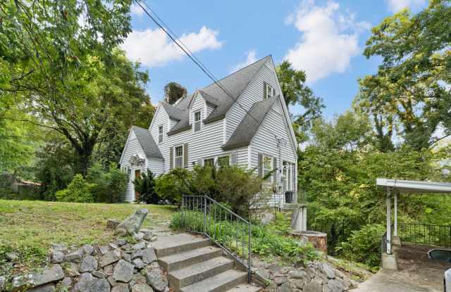 3 Bedroom 1.5 Bath House on Lookout Mountain Gallery 4
