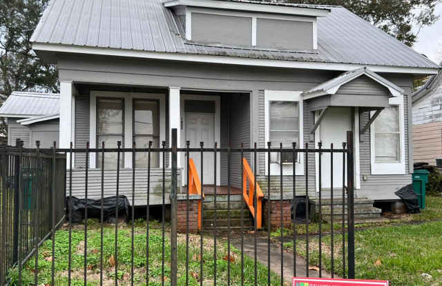 1405 Main Gallery 3