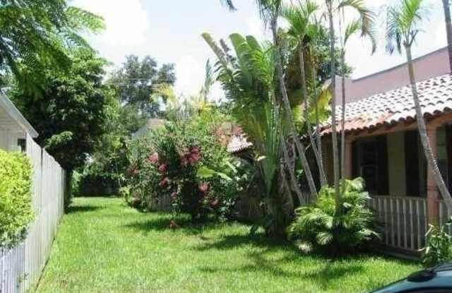 808 SE 6th Court SE unit: 3 photos photos