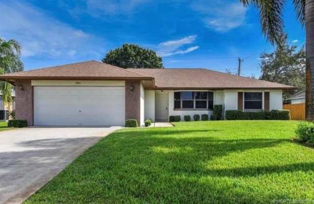 2881 SE Nance Street photos photos