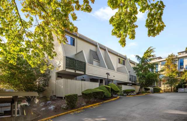 Great 2 bed 2 bath condo rental near downtown Redmond Gallery 1