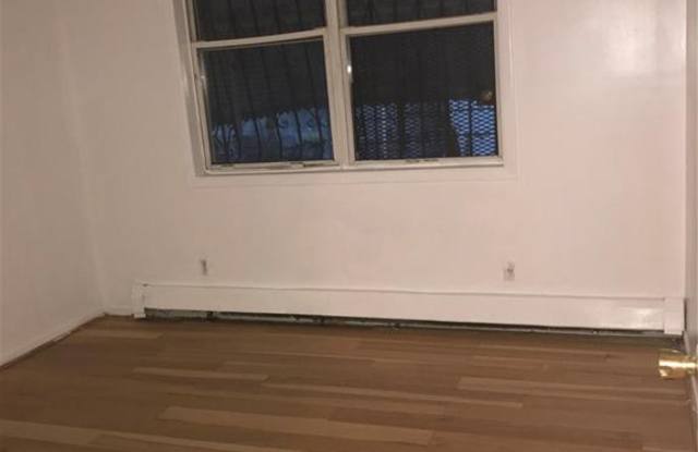 1034 Tiffany Street Gallery 2