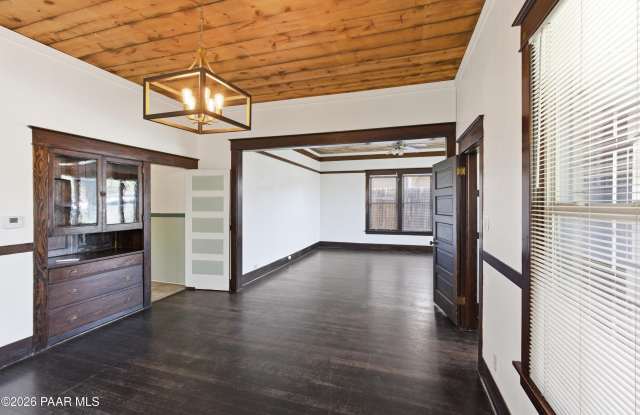 309 N Mount Vernon Avenue Gallery 2