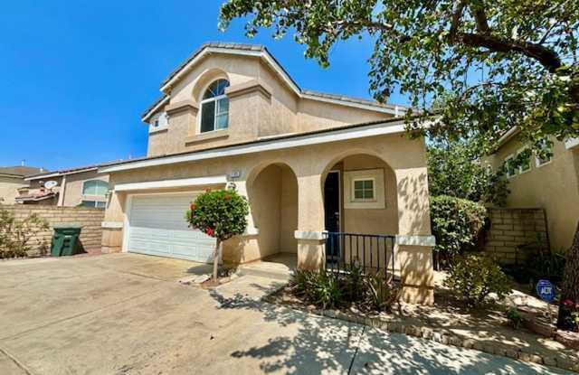 3 Bedroom + 2.5 Bathroom Home | Seabreeze Gated Community | Oxnard | Unfurnished Gallery 1
