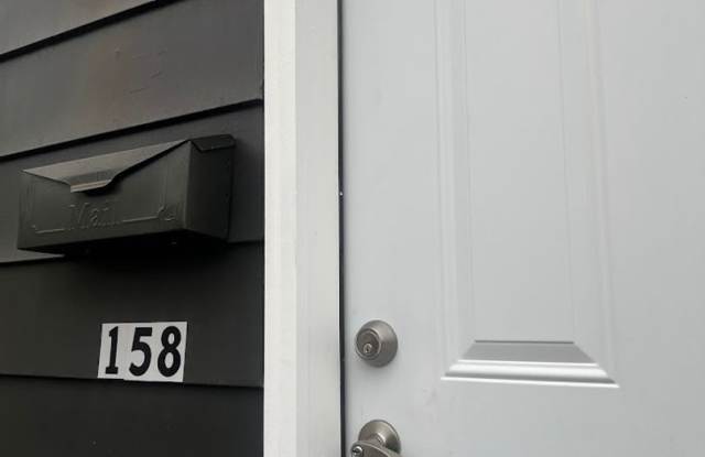 Newly Renovated 3 Bedroom Home In The Southside.  Available November. Gallery 4