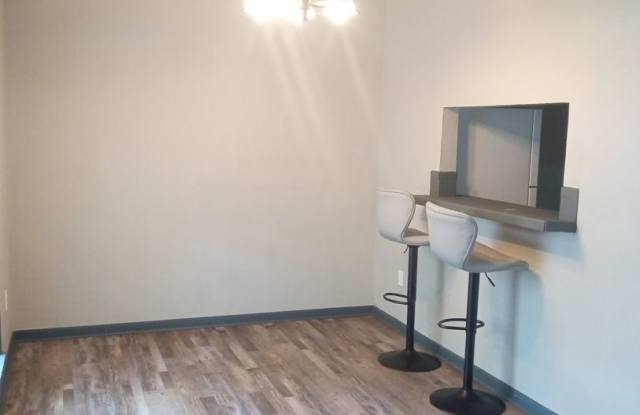 Horseshoe Drive Duplex Gallery 3