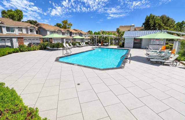 Spacious & Upgraded Tustin Ranch Townhome – Private Patio & 2-Car Garage Gallery 4