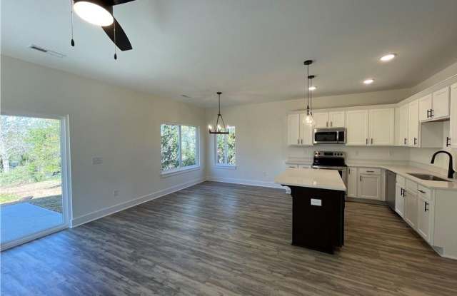 Single Family Home in Seneca! photos photos