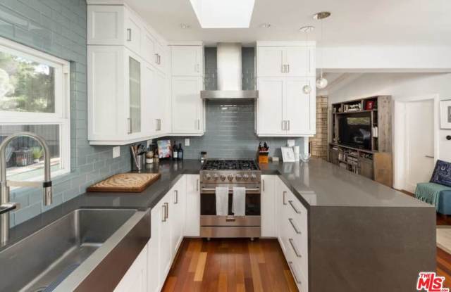 3525 LAURELVALE Drive Gallery 3