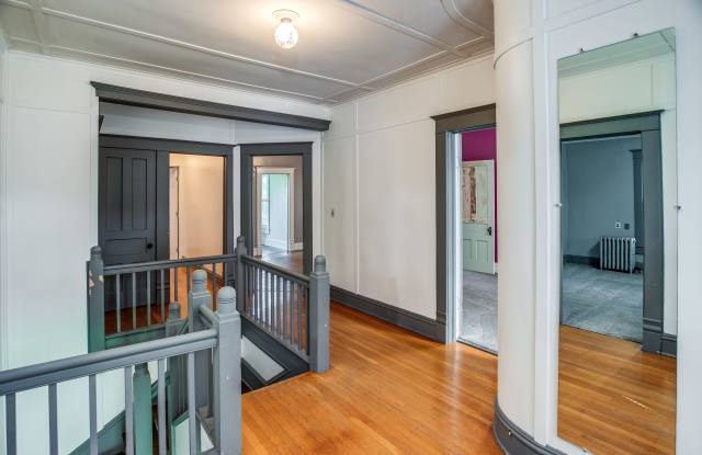 1649 Ridge Road Gallery 3