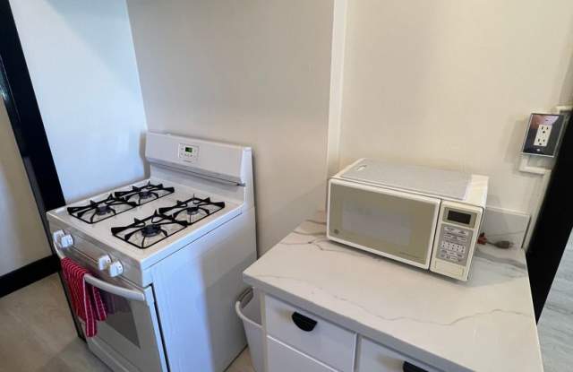 Modern Downtown Long Beach Studio | Utilities Included Gallery 4