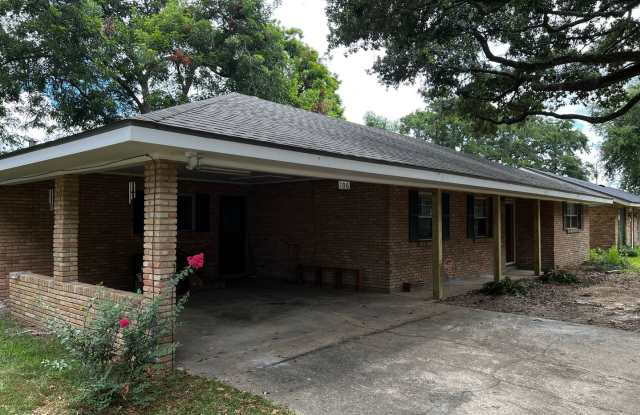 3 Bedroom, 2 Bathroom, Brick home, Carport, fenced yard, screen porch, photos photos