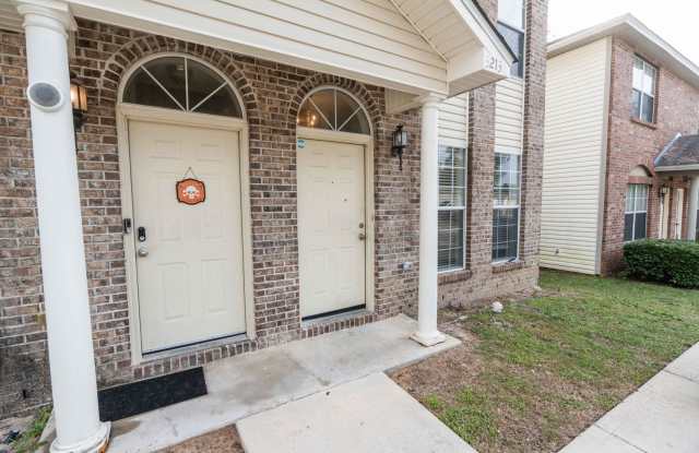 3/3 Townhome on NW Side Gallery 3