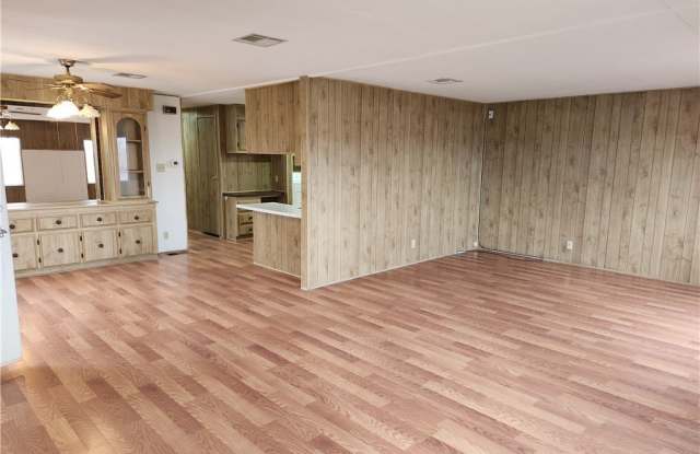 1111 W Hardy Lane photos photos