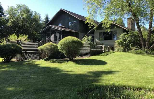 712 Orchard Ln Gallery 3