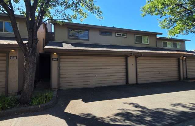 Condo in The Bluffs - Community Pool and Spa Gallery 3