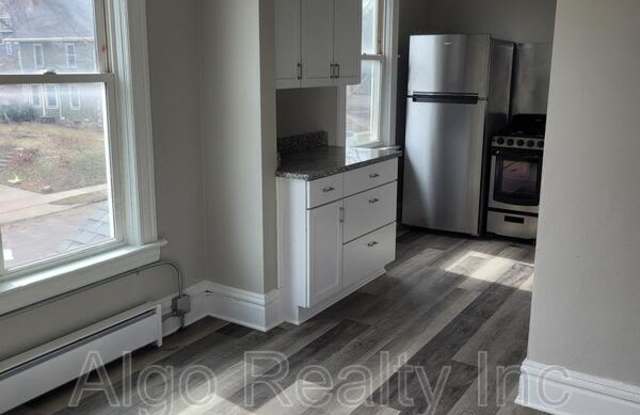 133 Winifred Street West - 2 photos photos 133 Winifred Street West - 2 photos photos