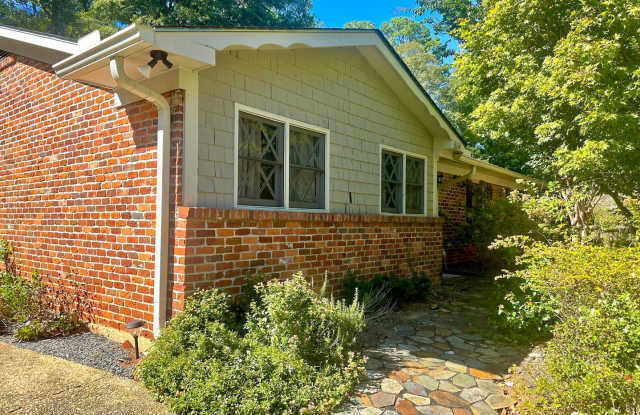 Super Cute One Level Home 1 mile from Toomers Corner - 869 Cahaba Drive, Auburn, AL 36830 Super Cute One Level Home 1 mile from Toomers Corner - 869 Cahaba Drive, Auburn, AL 36830