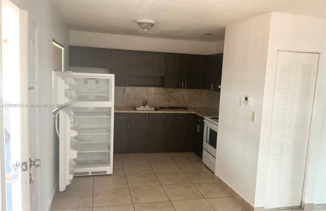 256 E 7th St photos photos