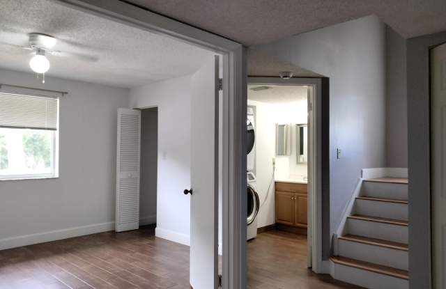 17201 GLENMOOR Drive Gallery 3