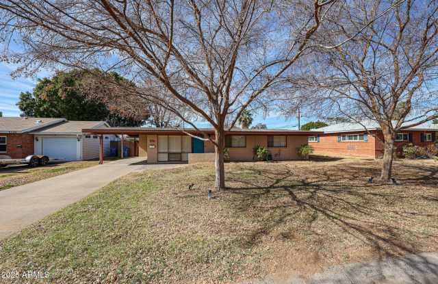 5536 N 19th Place Gallery 1