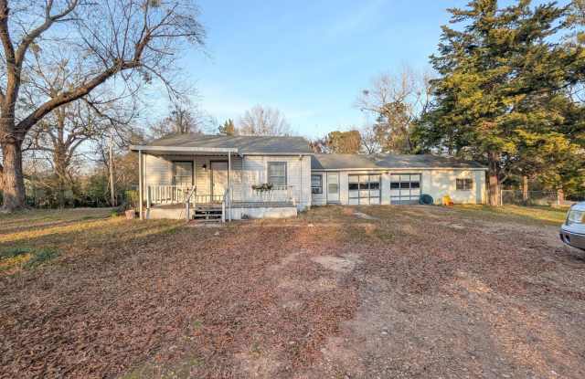 Available Now in Hooks Texas - 306 Roosevelt, Hooks, TX 75561