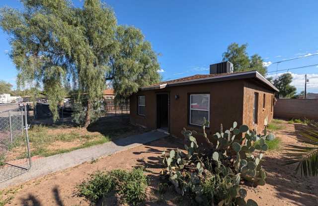 Quaint 2 Bed & 1 Bath Home - Centrally Located with AC Gallery 1