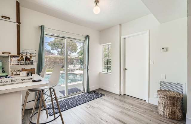 3830 NE 22nd Ter photos photos