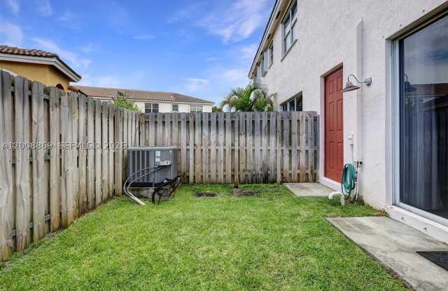 2311 NE 42nd Cir Gallery 4